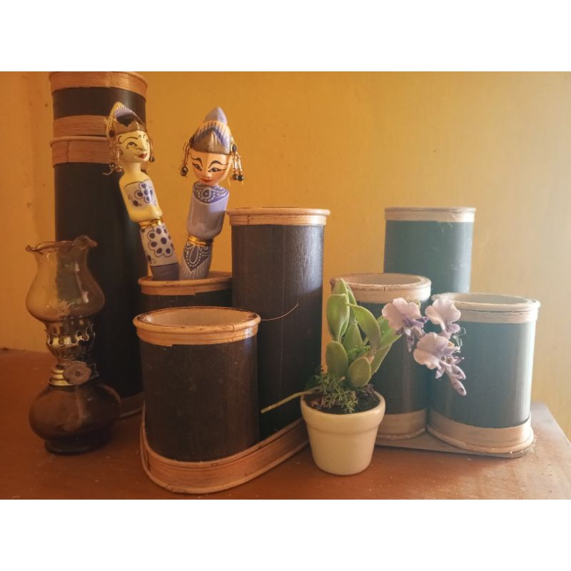 

tempat menyimpan pensil bahan bambu