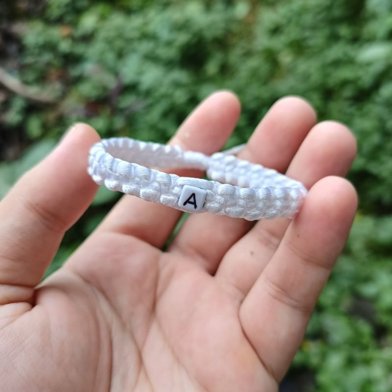 Gelang inisial nama Gelang tali satin Gelang simpul inisial Gelang huruf Gelang simpul