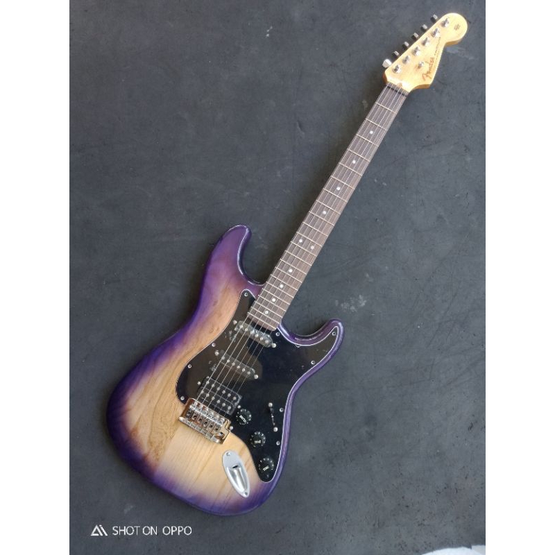 gitar elektrik model stratocaster