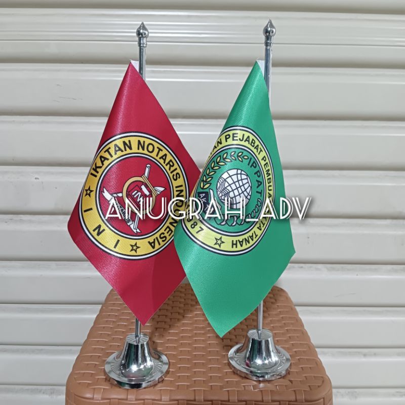 

bendera meja bendera pajangan meja NOTARIS IPPAT bahan satin berkualitas + tiang stainless