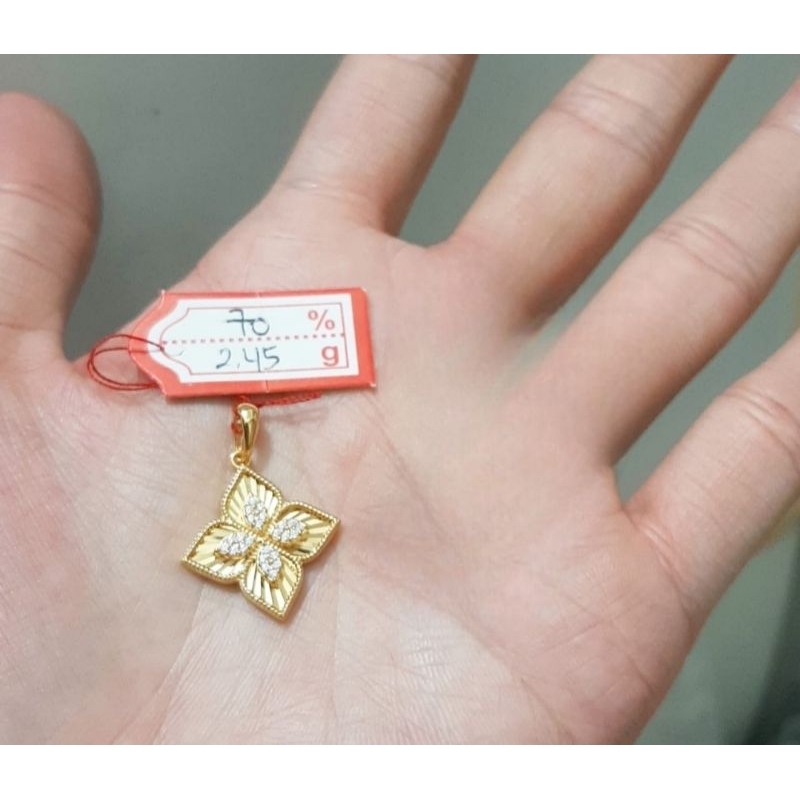 Liontin emas 70 daun klover