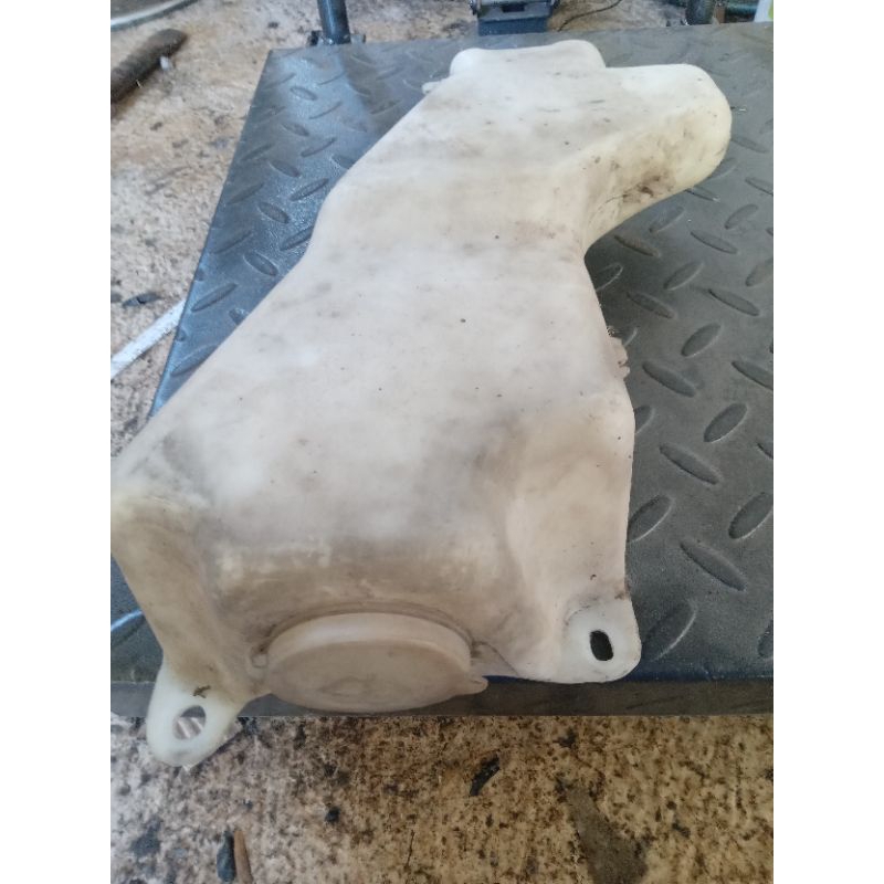tampungan air wiper ford laser gl