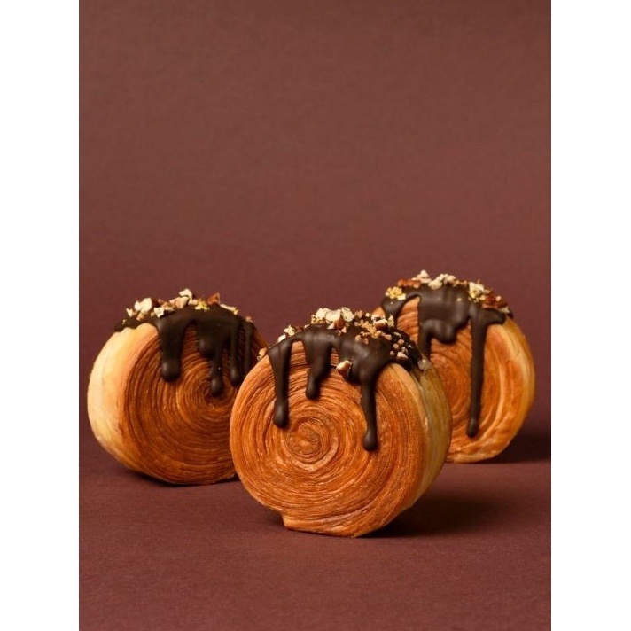 

D2289 cromboloni croissant roll pastry supplier cafe coffee shop
