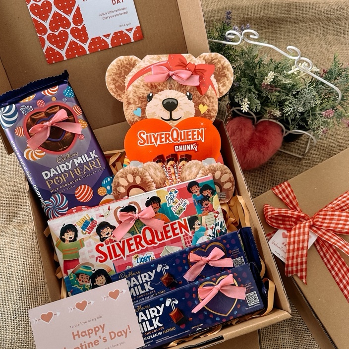 

Ready Stok KADO VALENTINE HAMPERS VALENTINEGIFT BOX WISUDA ULANG TAHUN ANNIVERSARY VALENTINE NATAL CHRISTMAS DLL CHOCOLATE EDITION COKELAT VALENTINE