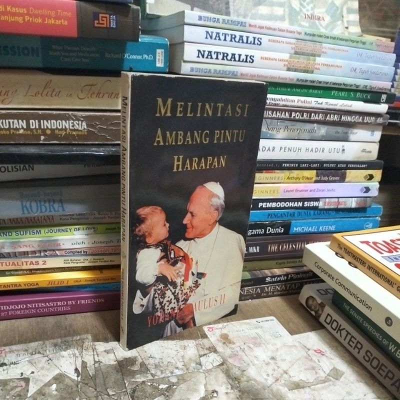 MELINTASI AMBANG PINTU HARAPAN by Paus Yohanes Paulus 2