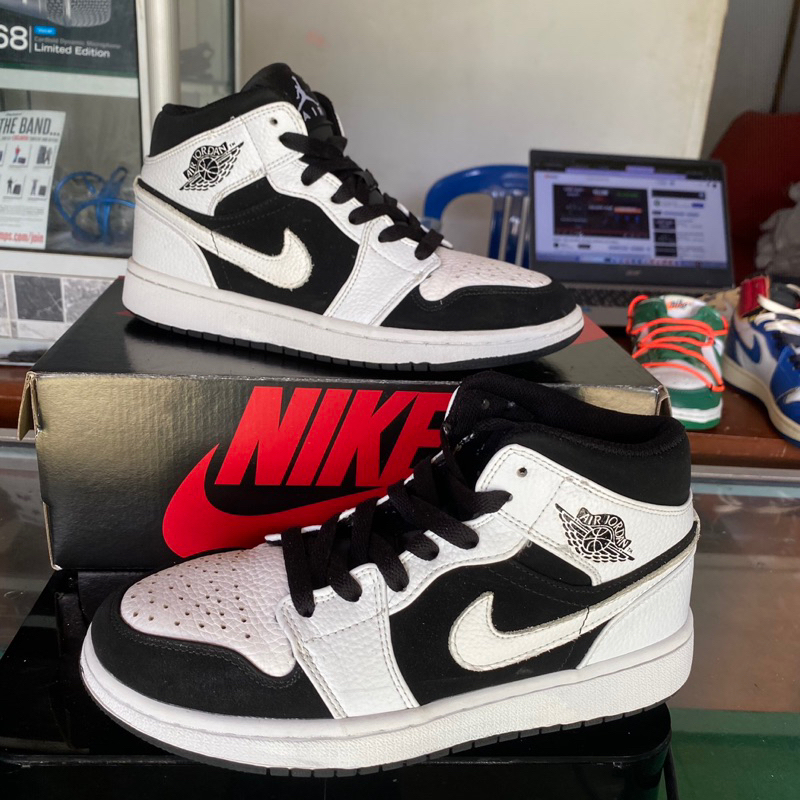 Jordan 1 Mid White black GS
