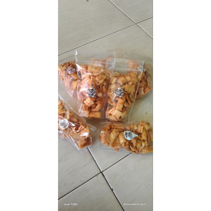 

kripik pangsit
