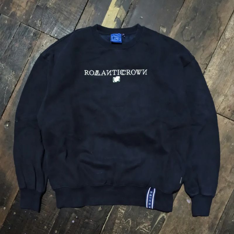 ROMANTIC CROWN CREWNECK