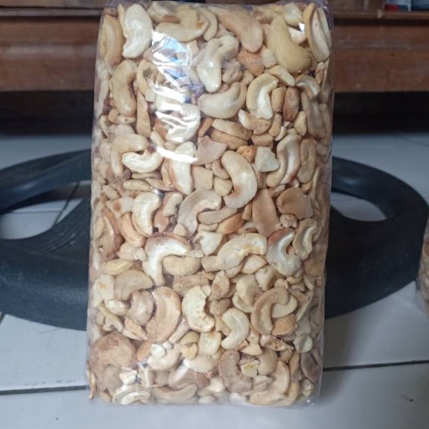 

PROMO ALE Kacang mede patahan pecah murah 1kg Mentah