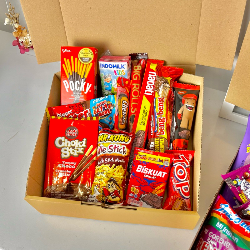 

[Snack box Custom] Kado ulang tahun cewek cowok custom | kado wisuda | kado anniversary | kado pernikahan | kado unik lucu | kado pacar | hadiah ulang tahun cewek | hadiah wisuda cowok | hadiah valentine | hari ibu | giftbox | hampers | plakat | souvenir