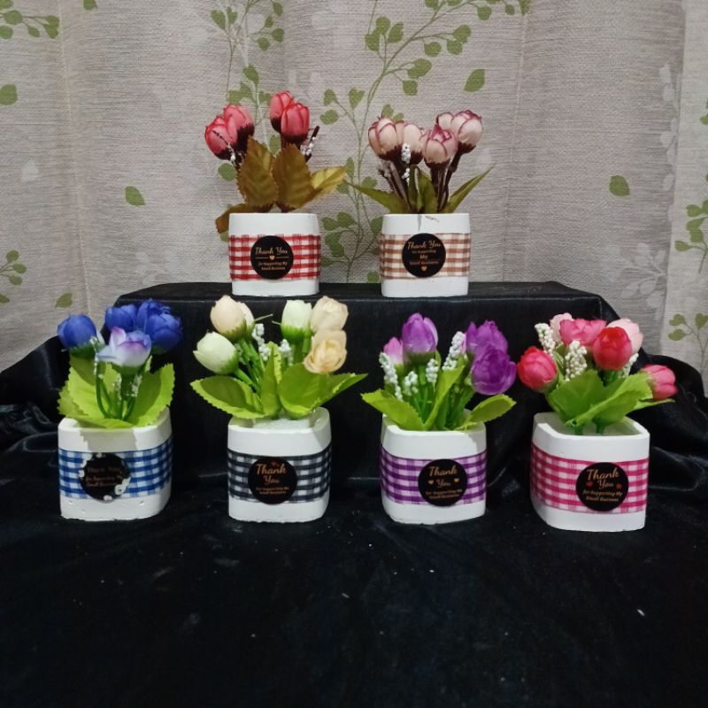 Hiasan Meja Bunga Mini Mawar Kuncup