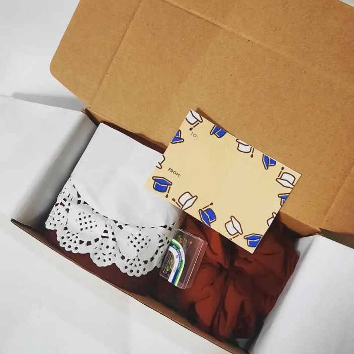 

PROMO MURAH HAMPERS HIJAB gift box TERMURAH BELLA SQUARE HIJAB SCRUANCHIEsouvenir tahlilan pengajiansouvenir siraman HAMPERS LEBARAN