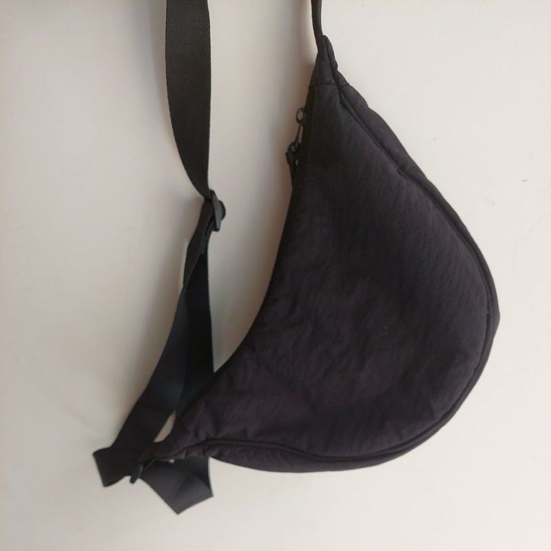 PRELOVED TAS BOSTANTEN || TAS ALA UNIQLO || UNIQLO HALF MOON BAG || PRELOVED TAS UNIQLO