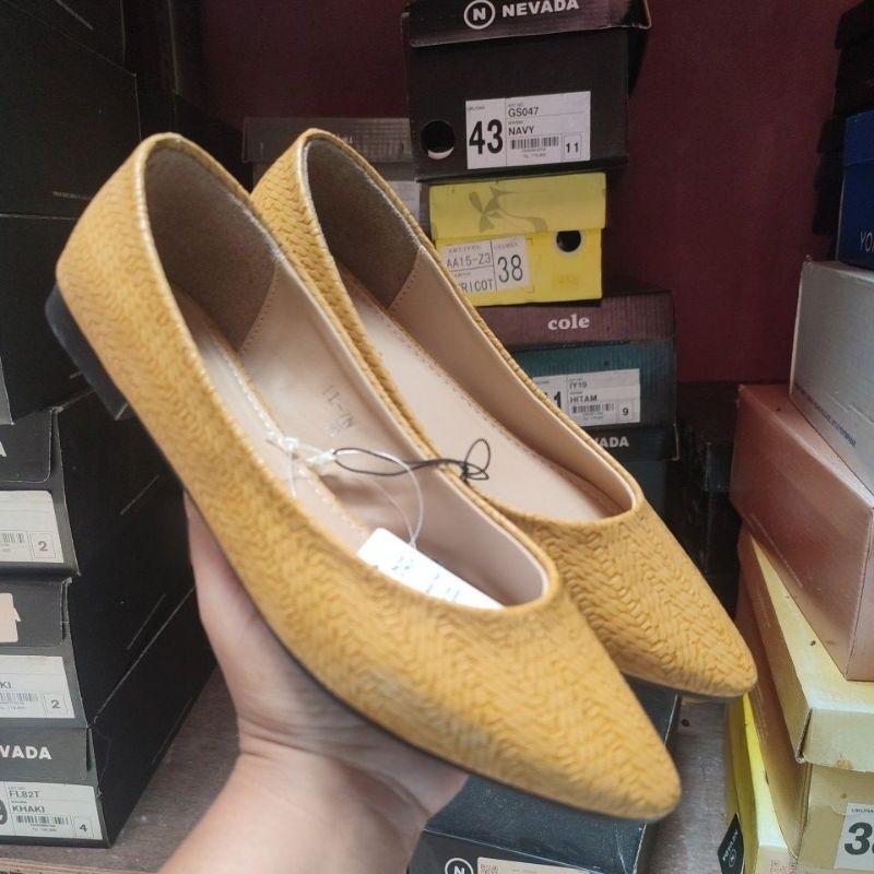 sepatu wanita flat merk nevada ori size 36