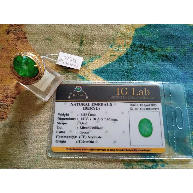 Natural Emerald beryl Columbia