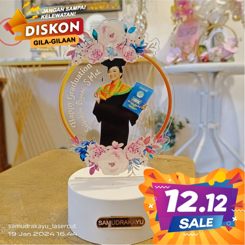 PLAKAT CUSTOM FOTO, KADO WISUDA, PLAKAT WISUDA CUSTOM, VANDEL WISUDA AKRILIK