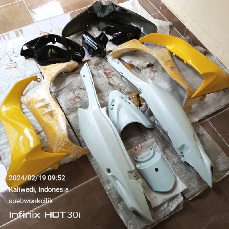 cover body full satria 2tak hiu kuning putih original sgp