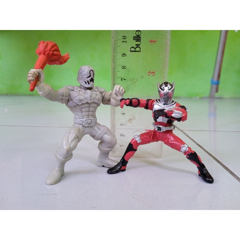 figure HG Kamen Rider Ryuki statue