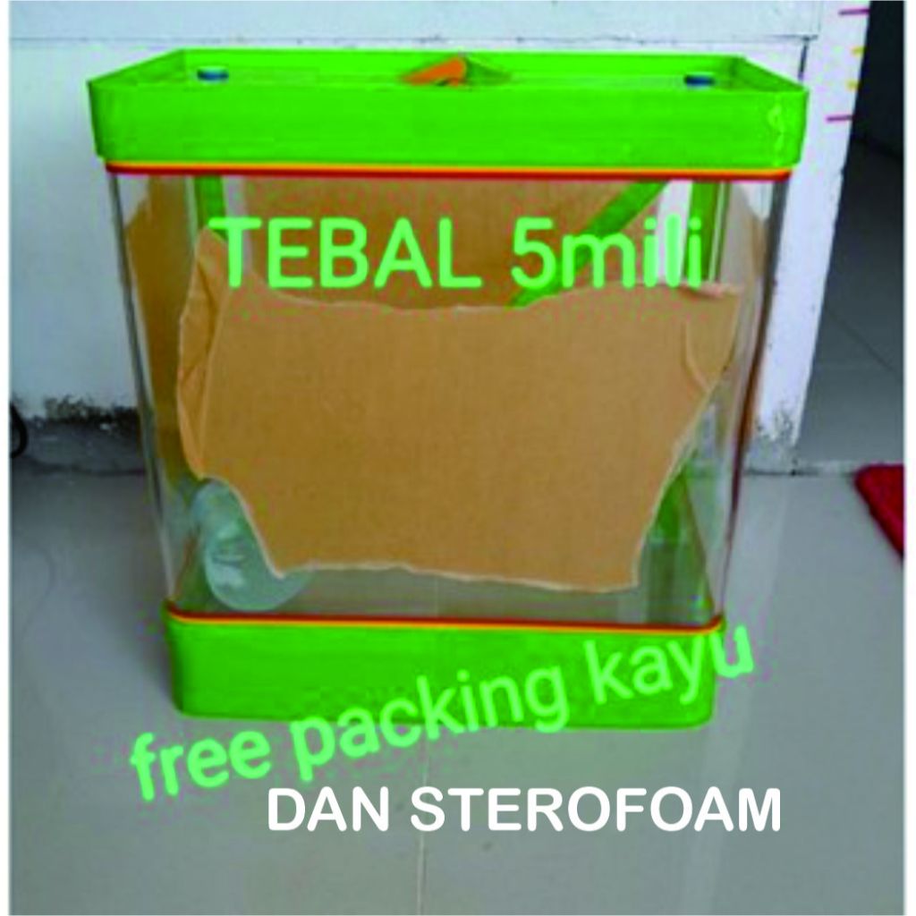 Aquarium es berbahan akrilik.