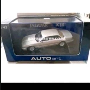 Autoart 1:43 Diecast Jaguar XJ8