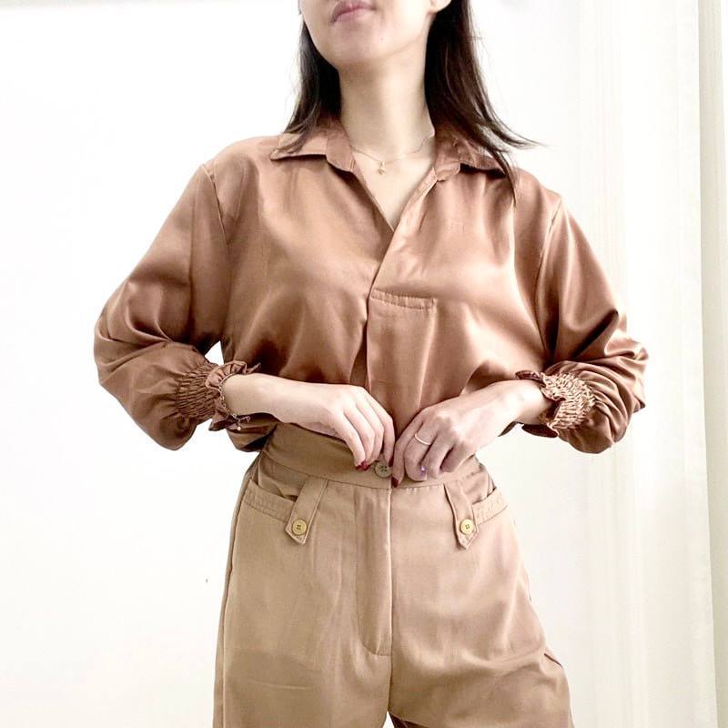ZERAX - ATASAN BAJU CWEK KILA KEKINIAN / KARA V-NECK BLOUSE / FASHION WANITA TERBARU LENGAN KARET
