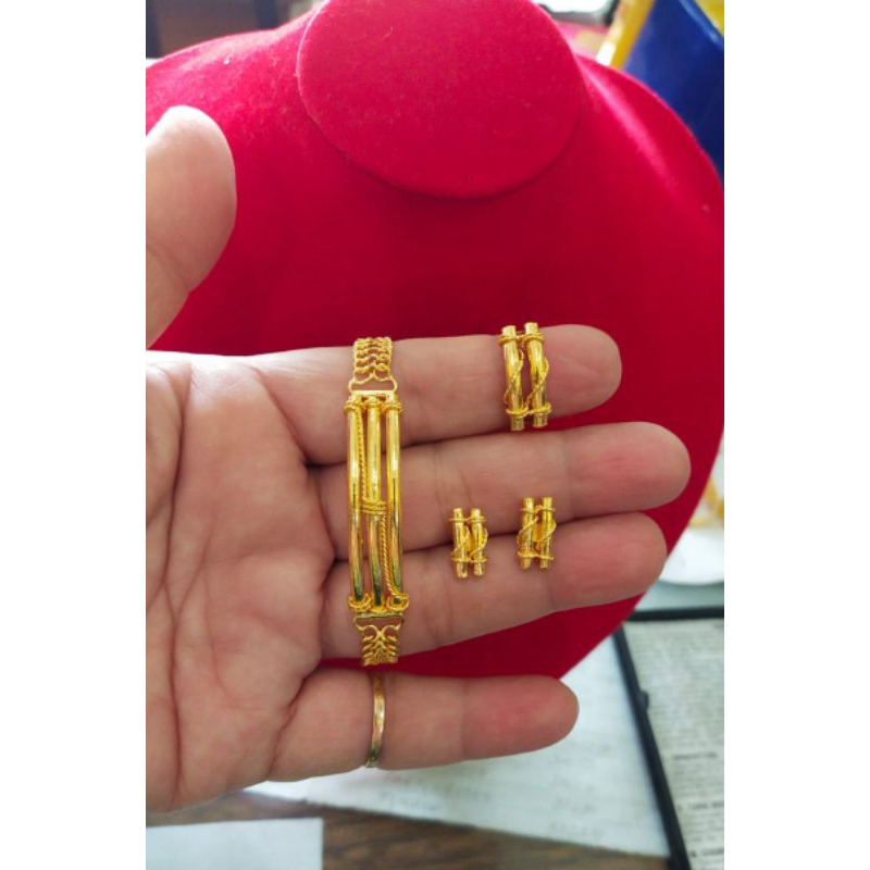 24k (LM) gelang emas kadar 99.99%. berat 10 gram.cantik di pakai kepesta