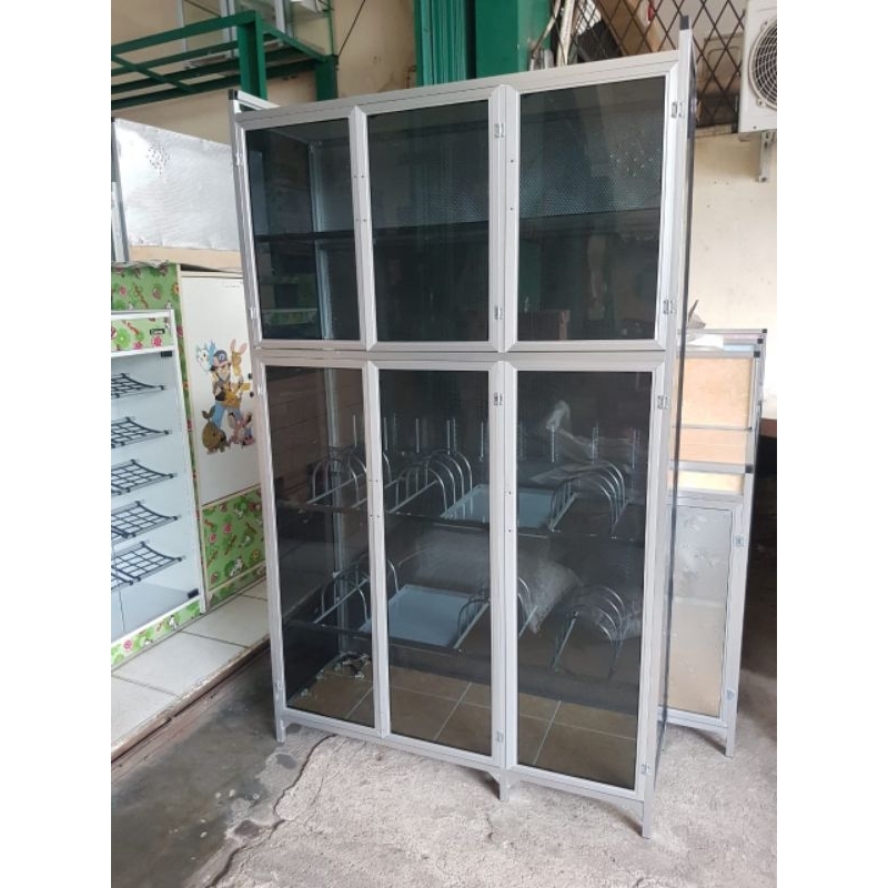 rak lemari piring kaca aluminium 3 pintu