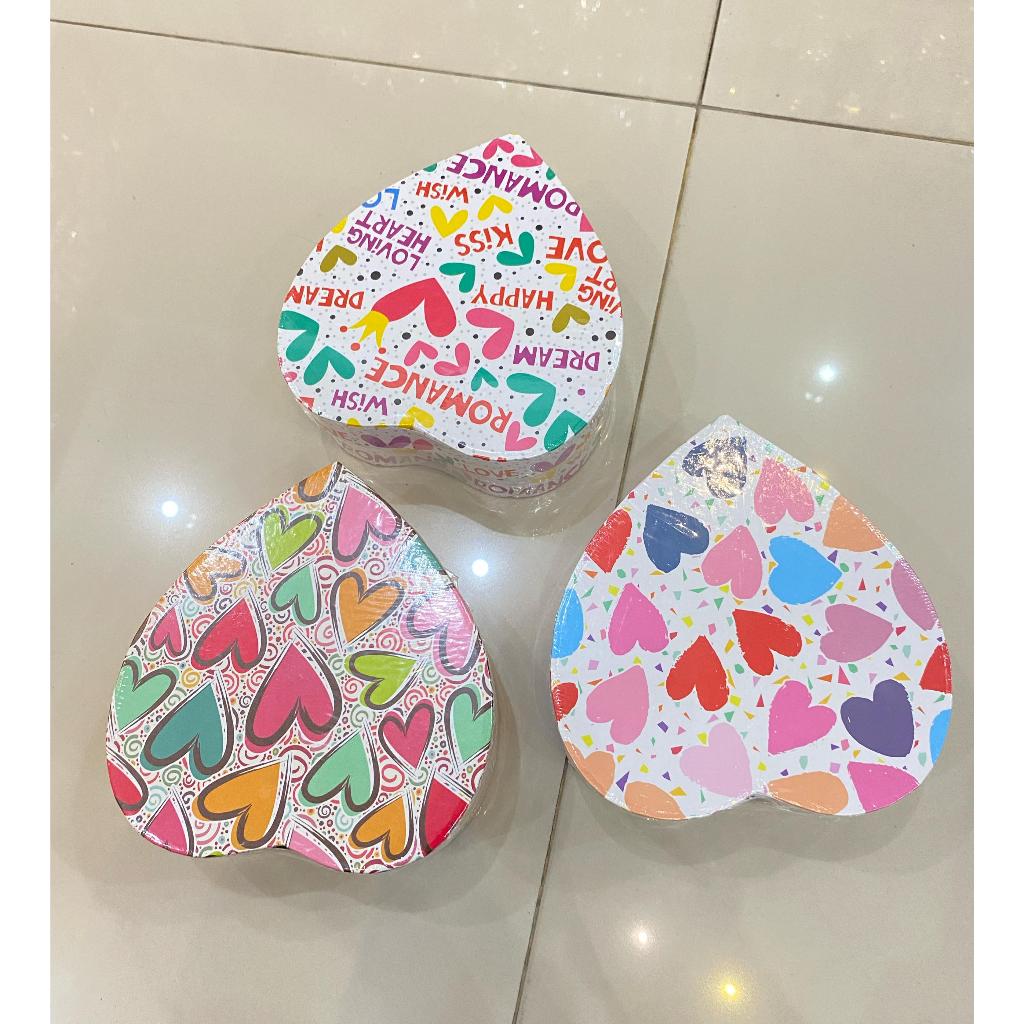 

Box Kado Kiky bentuk Love / Kotak Hadiah Love Motif Lucu dan Kekinian