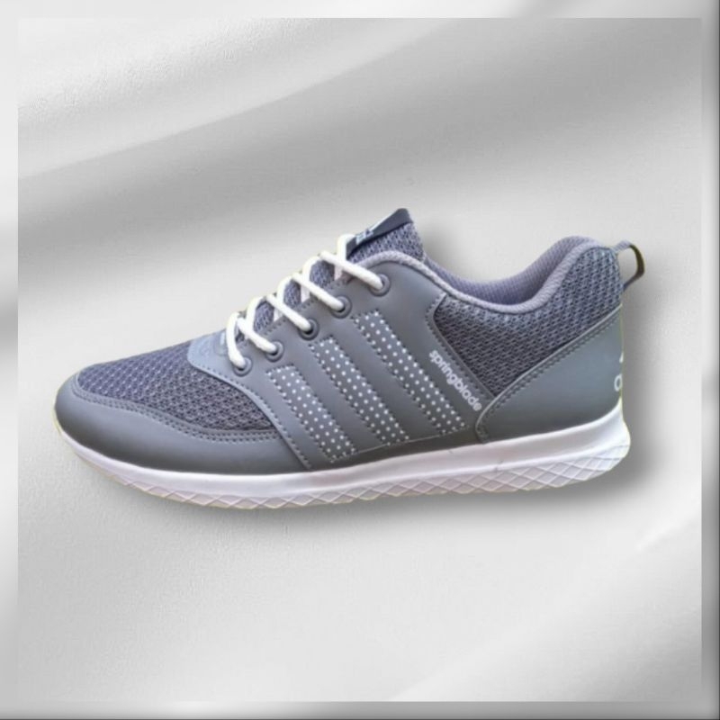 Sepatu Olahraga Pria Adidas