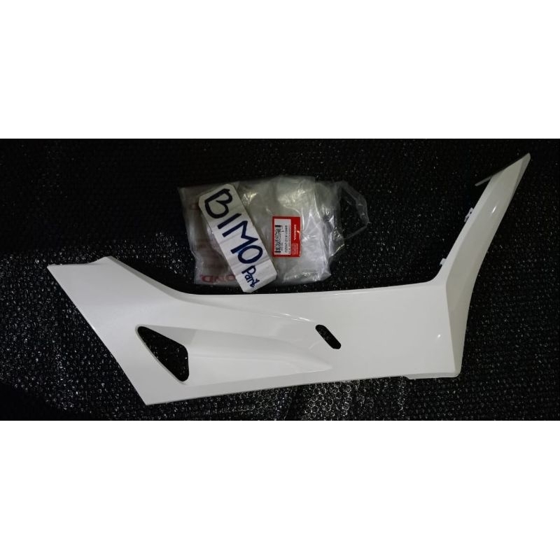 Cover Pijakan Kaki Kanan dan Kiri Putih Metalic Kilap PCX 160 2022 K1Z - 64431K1ZJ10ZU 64432K1ZJ10ZU