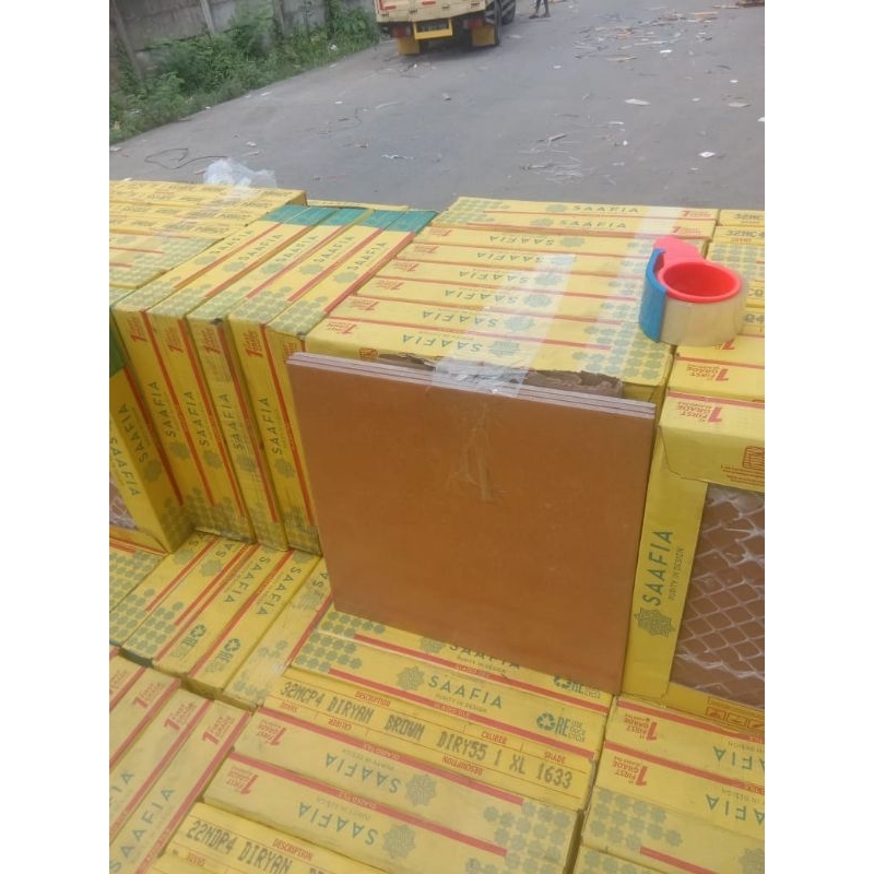 KERAMIK 40X40 COKLAT UBIN POLOS MATT