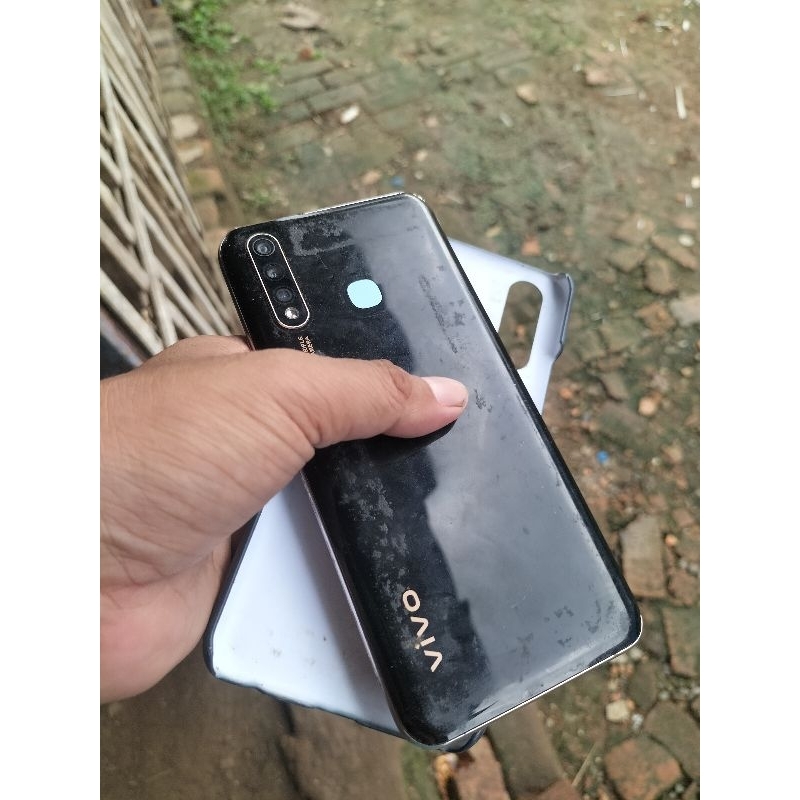 VIVO Y19 minus deskripsi