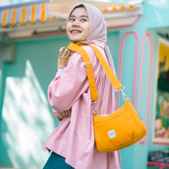 Tusk Tas Selempang Kanvas Wanita Sling Bag Haci Do