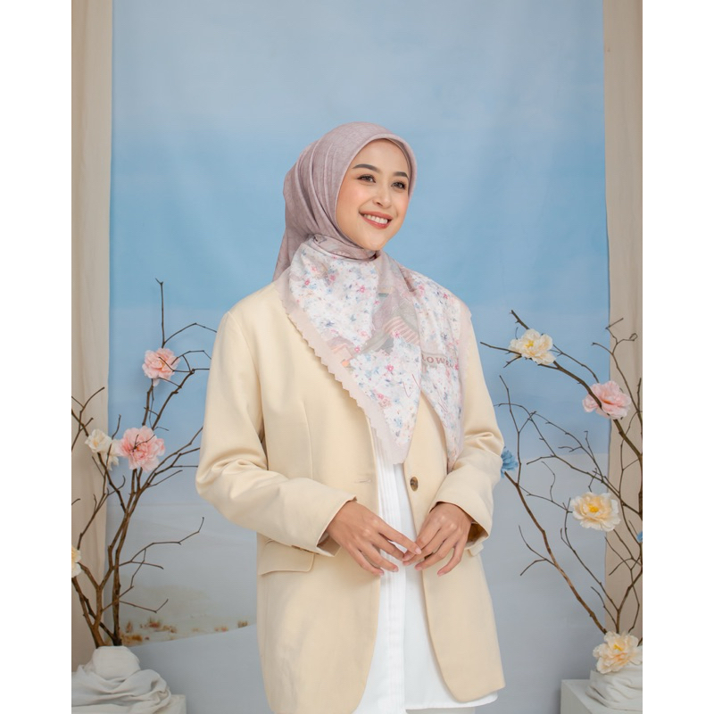 La Vierra - British Series Hijab Segiempat Printing