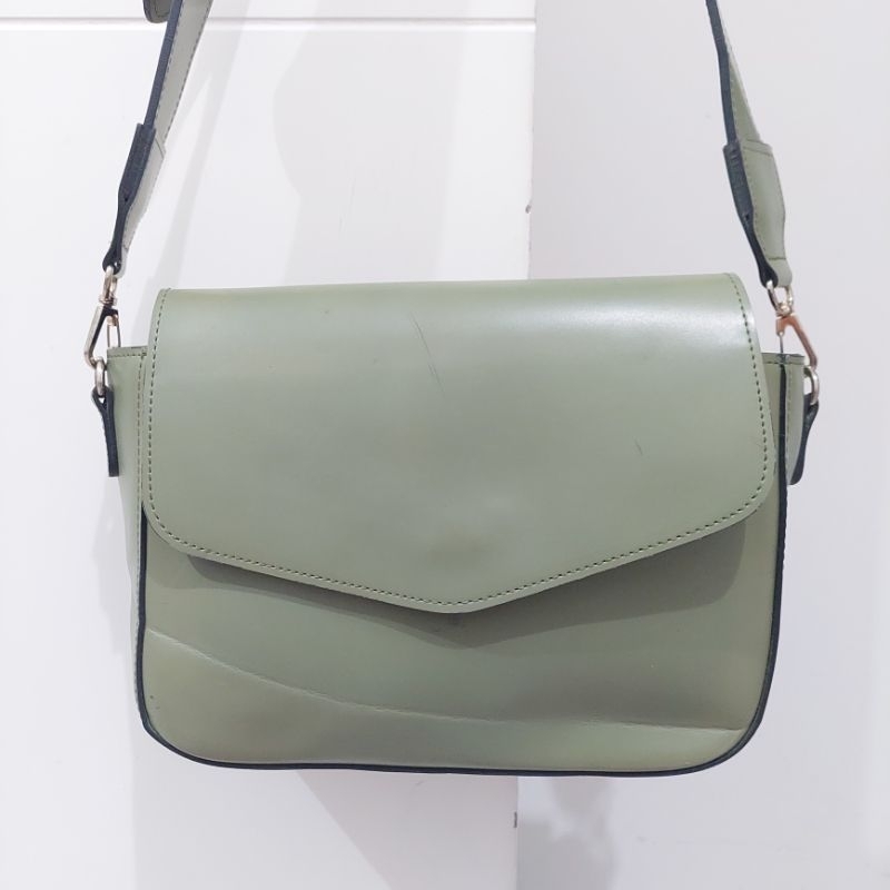Sling Bag Hijau Sage ala ala McLanee