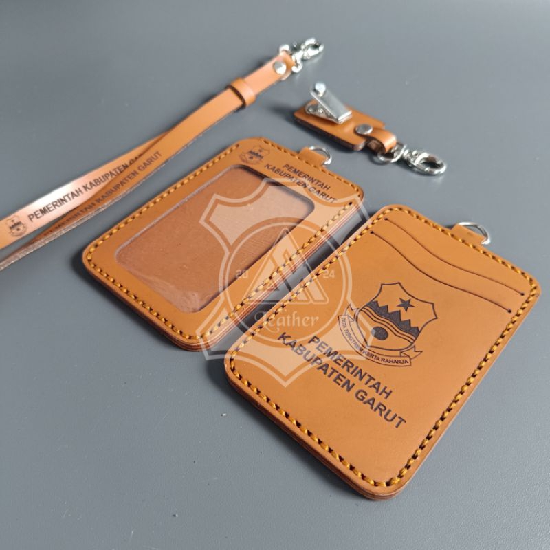 

Id Card Holder Kulit Asli Name Tag Kulit Custom Nama Perusahaan