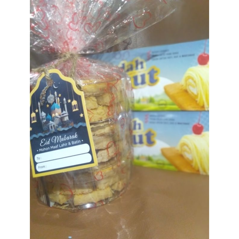 

Paket kue Lebaran 3 toples