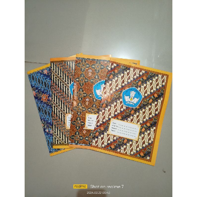

Sampul Batik Campus Boxy (20 lbr)