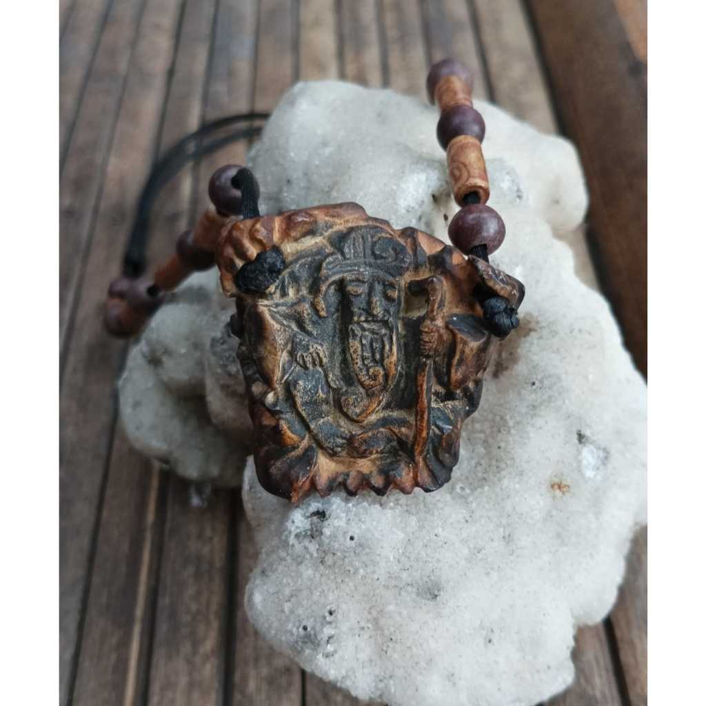 Liontin Tanduk Rusa Ukir Unik Plus Kalung Manik Kayu 01