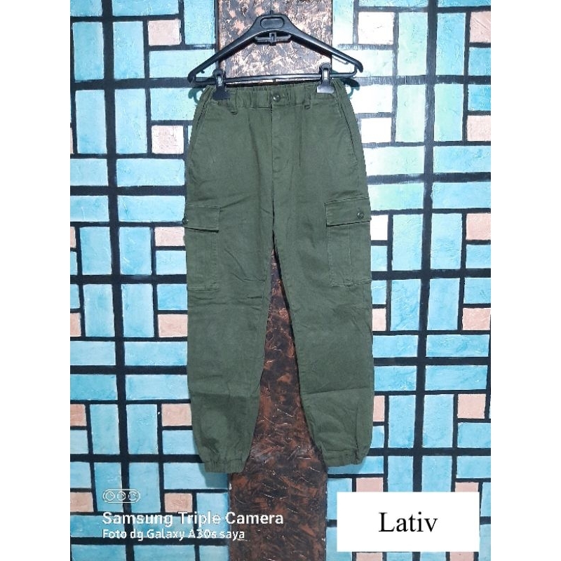 celana jogger cargo by Lativ