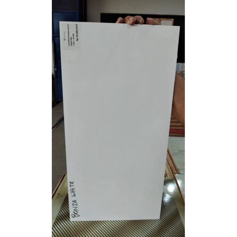 Keramik Platinum putih polos 30x60 rectified / cutting