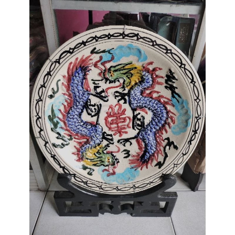 piring hias keramik diameter 40 cm motif naga timbul