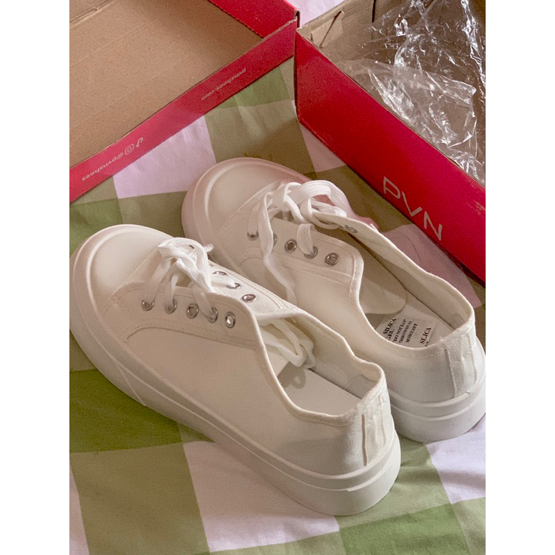 PVN Taeyong Sepatu Sneakers Wanita (Preloved)