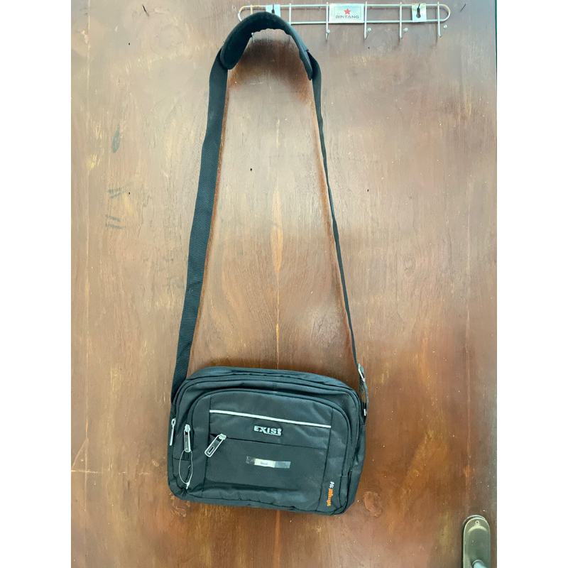 9106 tas selempang pria exist