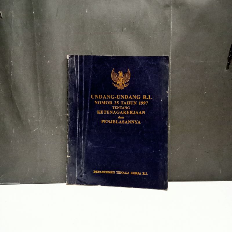 

Buku Undang - Undang RI Tentang Ketenagakerjaan Dan Penjelasannya