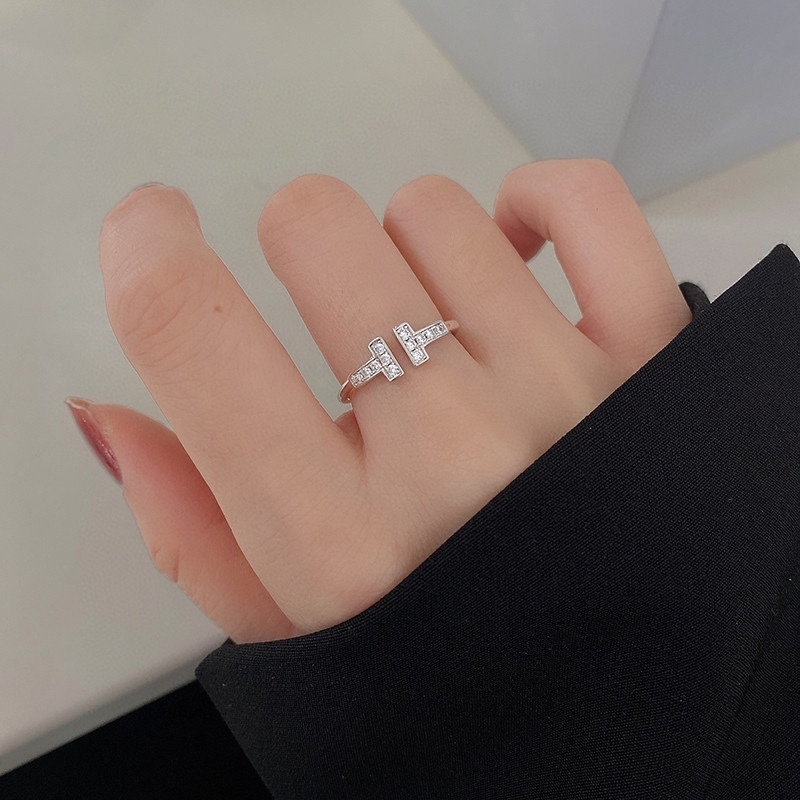 Cincin Seri Klasik Tiff Smiley Double T EMAS 17k AU 750