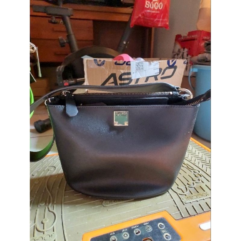 TAS GUESS ORI COUNTER PRELOVED