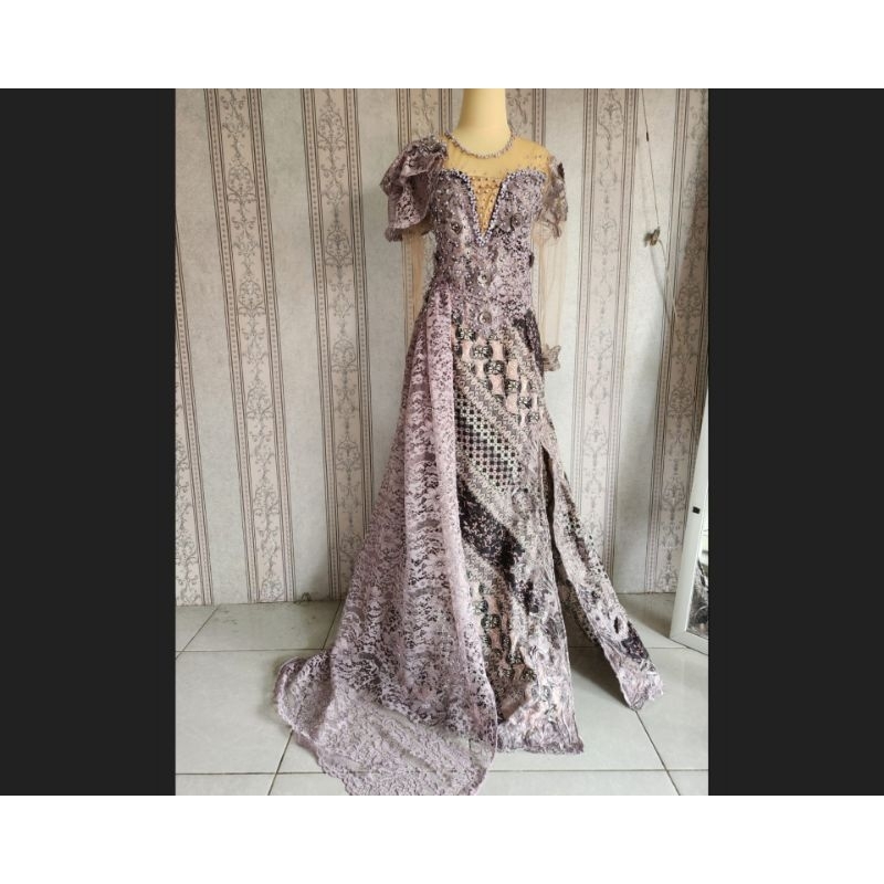 Kebaya batik modern / baju wisuda mewah / gaun sinden modern
