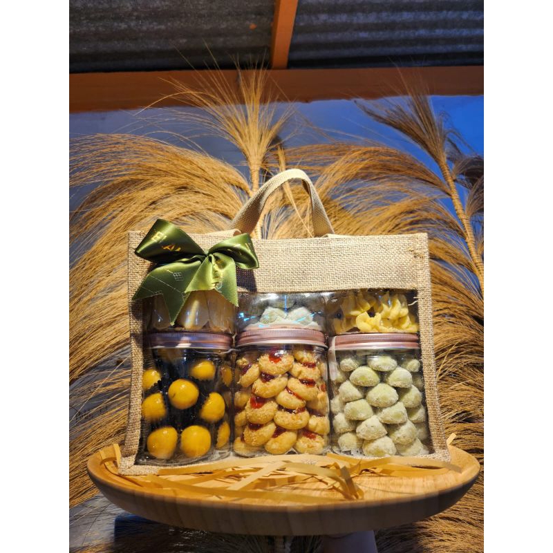 

PAKET HAMPERS PREMIUM MEDINA | PAKET HAMPERS KUE LEBARAN