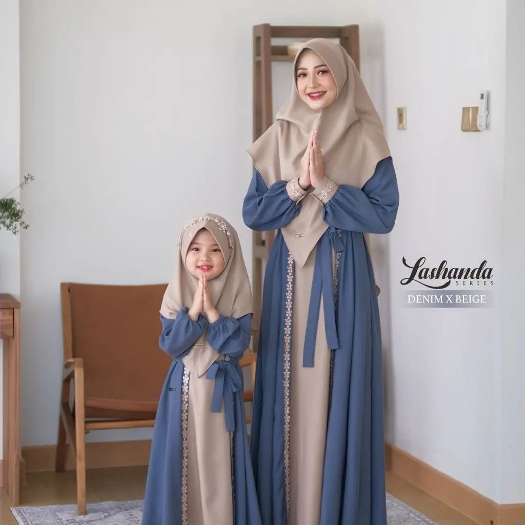 TerbatasLASHANDA COUPLE MOM DAN KIDS GAMIS SARIMBIT TERBARU FREE HIJAB GAMIS COUPLE IBU ANAK PEREMPU